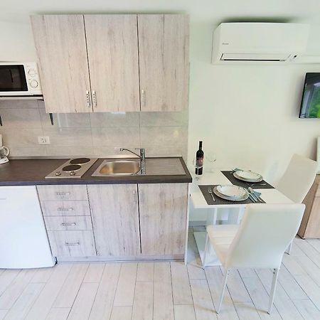 Apartmani Sandra Rovini Moscenice Exteriör bild