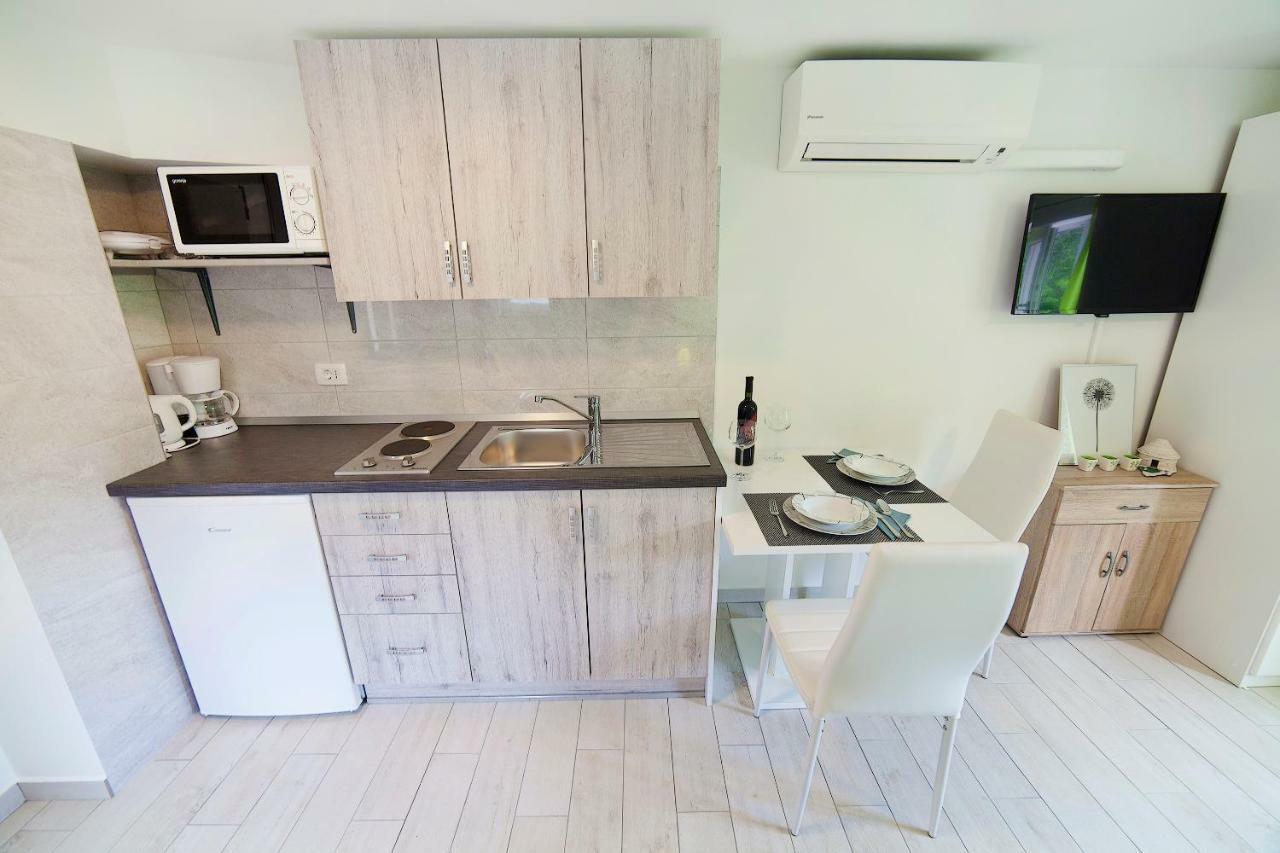 Apartmani Sandra Rovini Moscenice Exteriör bild