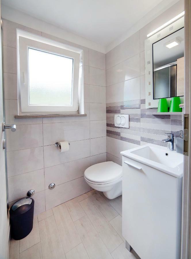 Apartmani Sandra Rovini Moscenice Exteriör bild