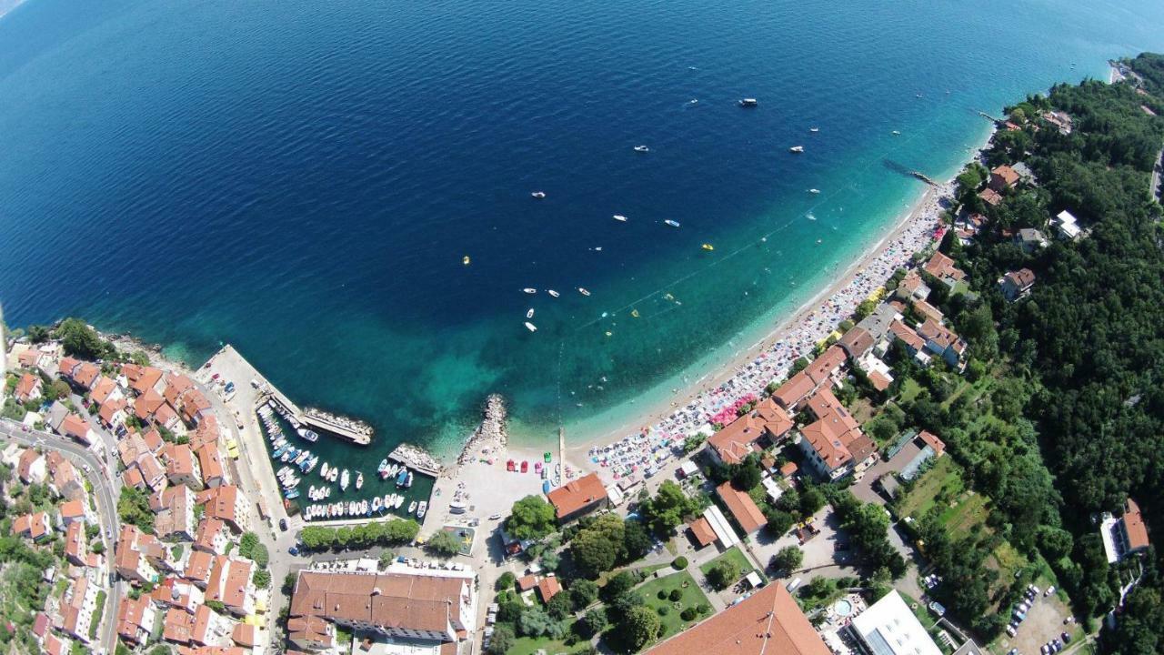 Apartmani Sandra Rovini Moscenice Exteriör bild
