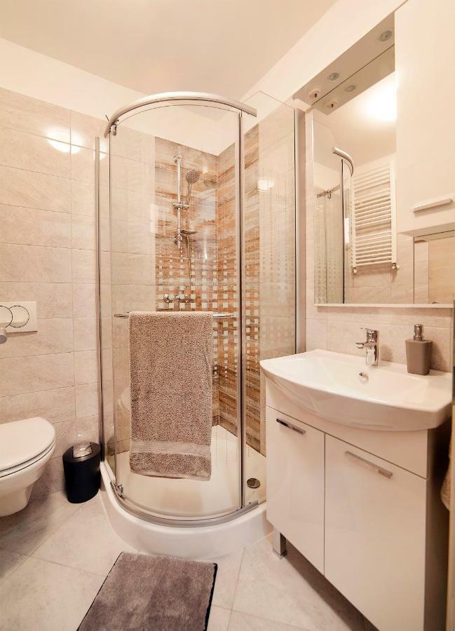 Apartmani Sandra Rovini Moscenice Exteriör bild