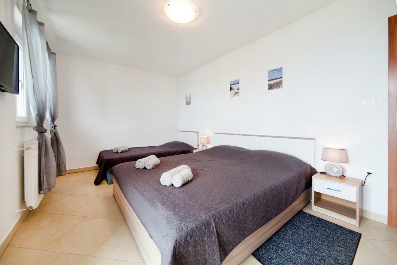 Apartmani Sandra Rovini Moscenice Exteriör bild
