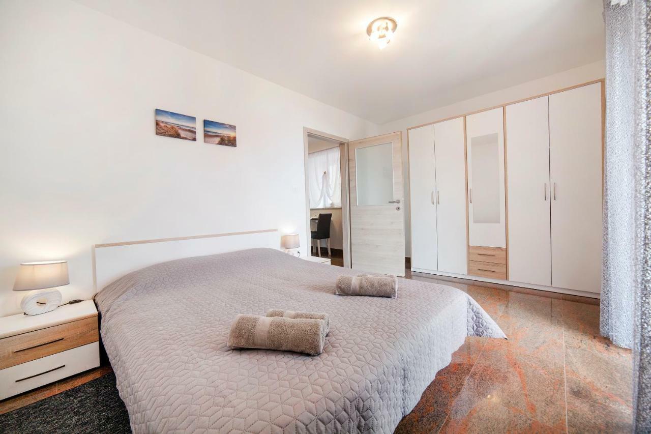Apartmani Sandra Rovini Moscenice Exteriör bild