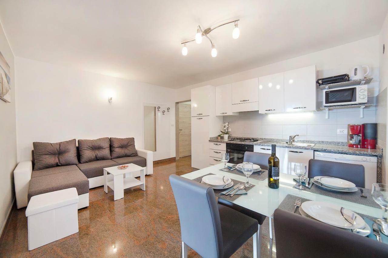 Apartmani Sandra Rovini Moscenice Exteriör bild
