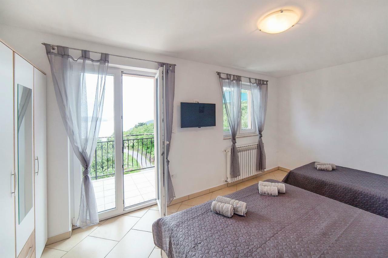 Apartmani Sandra Rovini Moscenice Exteriör bild